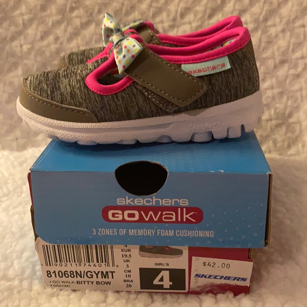 Skechers Go Walk Bitty Bow. Size 4 Toddler. Gray/MT.
